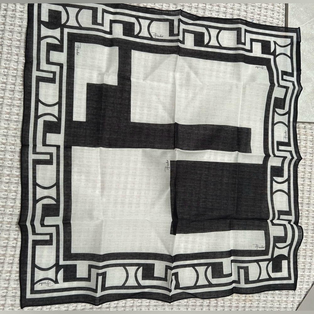 Men’s Pocket Square by Pucci Brand new in box